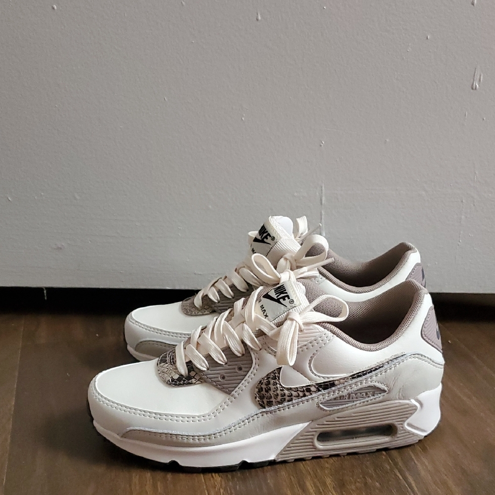 Nike Air Max Snake Skin Printed Gray And White Sneakers